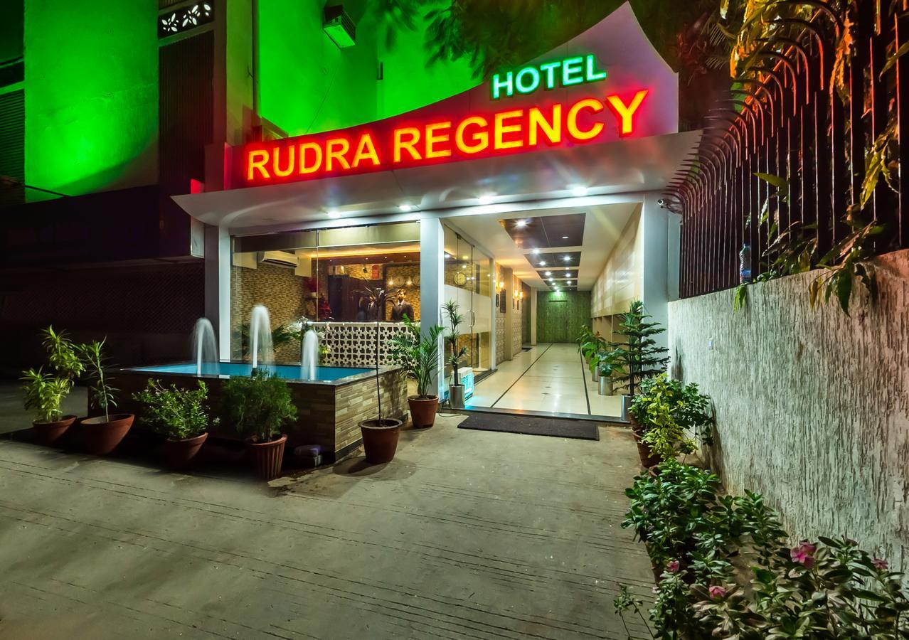 Hotel Rudra Regency 아흐메다바드 외부 사진