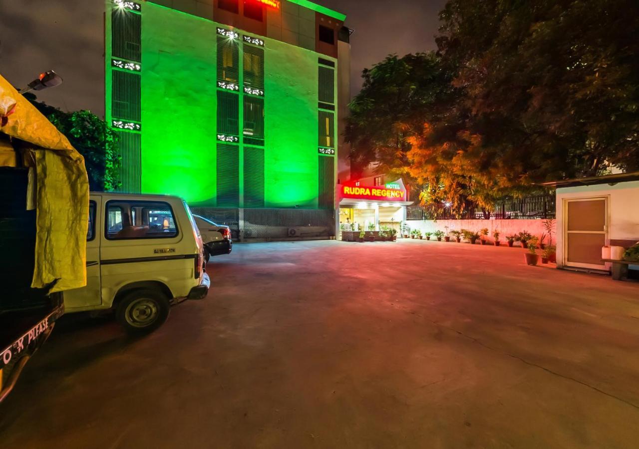 Hotel Rudra Regency 아흐메다바드 외부 사진